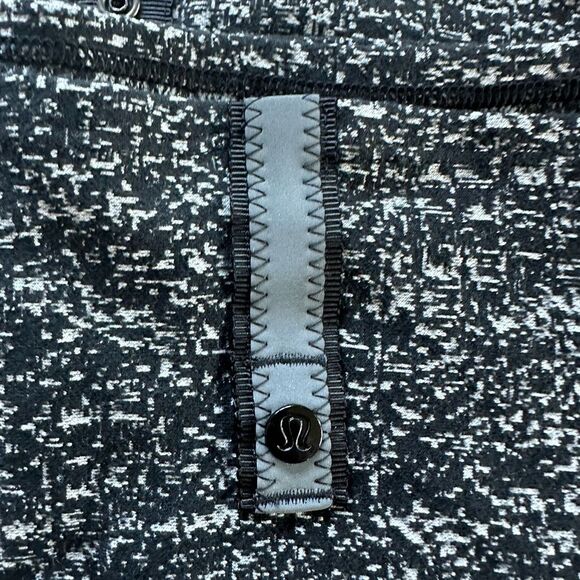 Lululemon Vinyasa Infinity Scarf Rulu Reconnect Jacquard Luon OS Grey Black - Picture 6 of 8